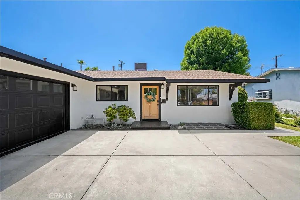 6709 Sheltondale Avenue, West Hills