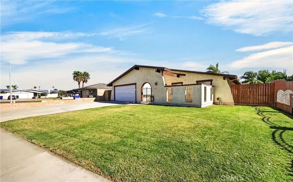 7616 Della, Riverside