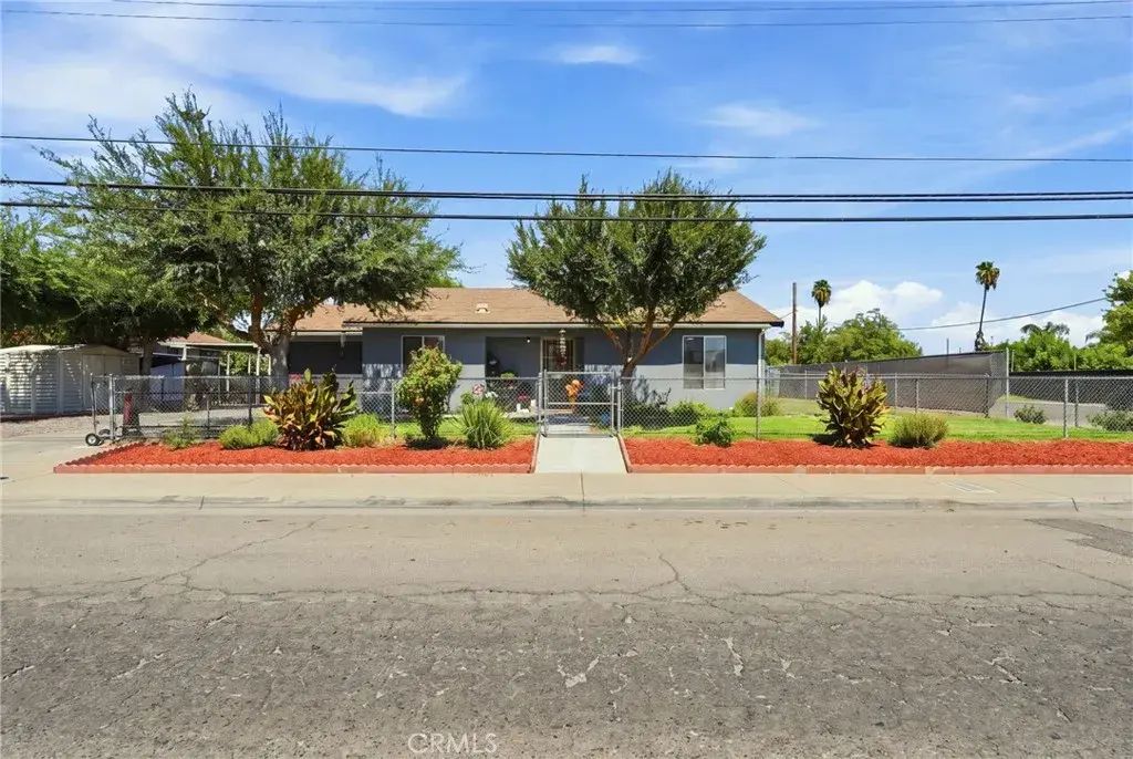 1208 South, Orange Cove
