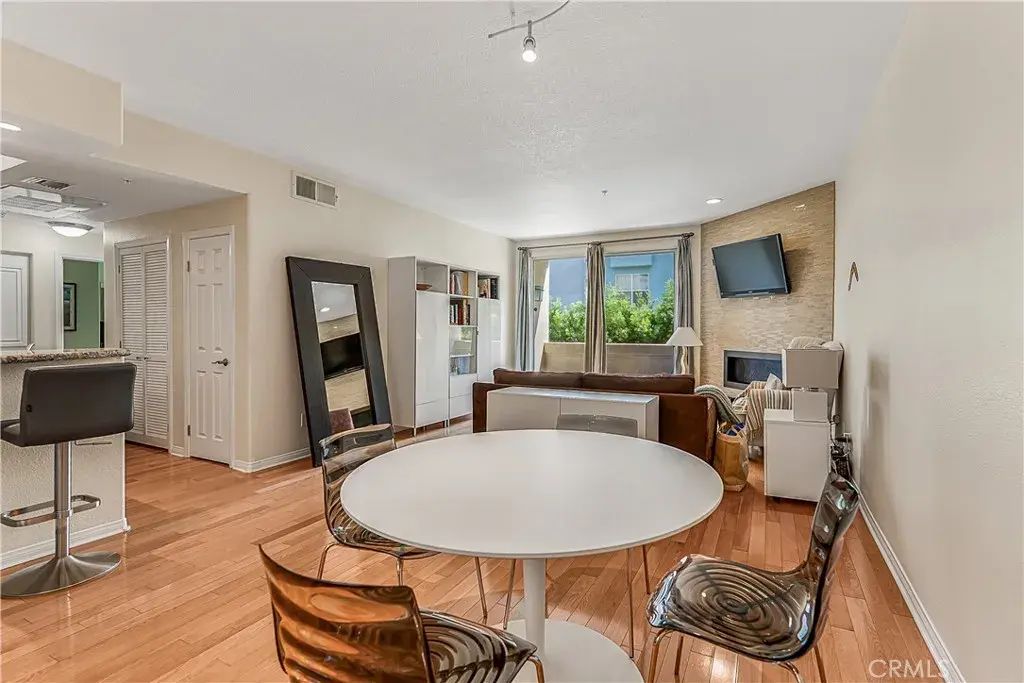 16940 Chatsworth Street 211, Granada Hills