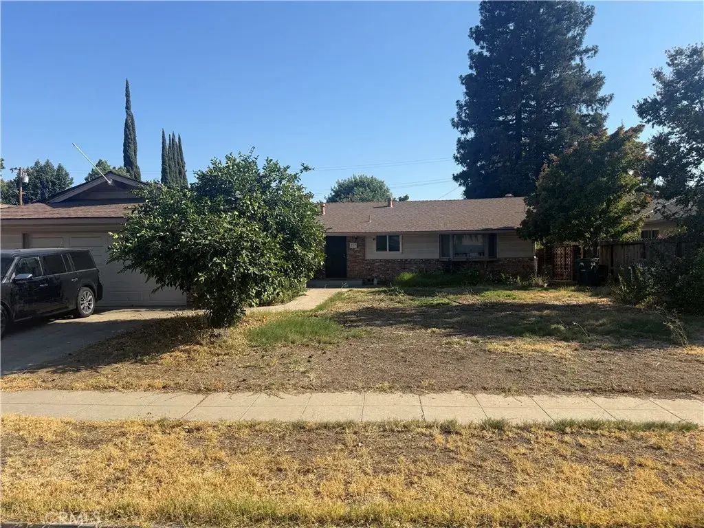 157 W Dovewood, Fresno