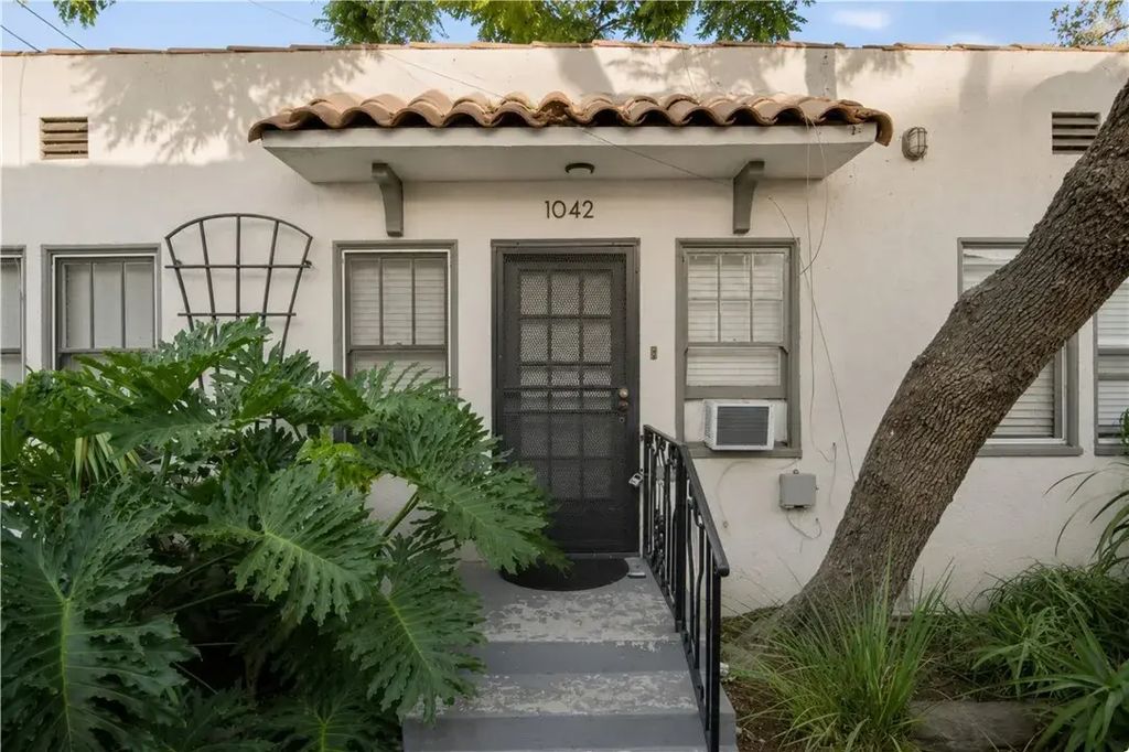1042 W 57th Street, Los Angeles