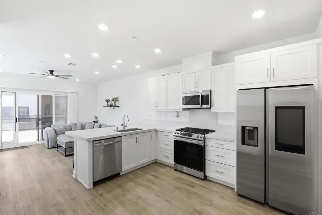 2041 Vela Lane, 