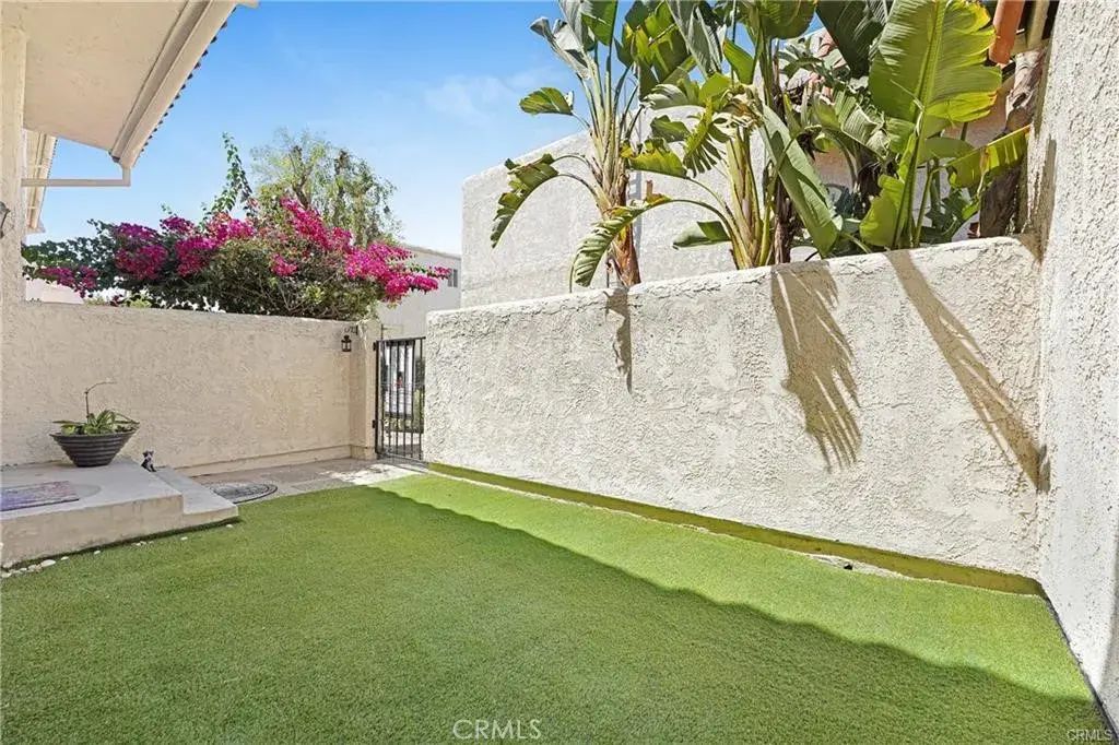 6223 Nita, Woodland Hills