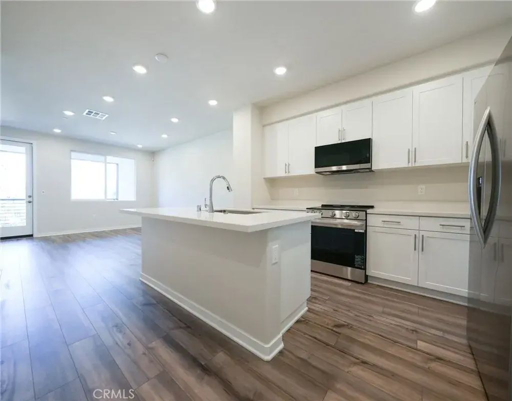 9561 Hannah Way, Riverside