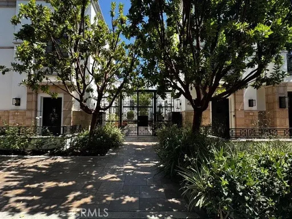 288 S Oakland 103, Pasadena