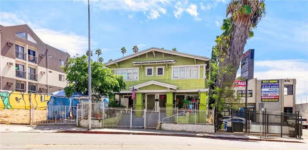 972 S Hoover, Los Angeles