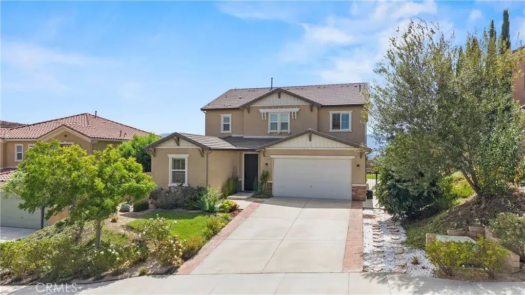 20540 Suzie, Saugus