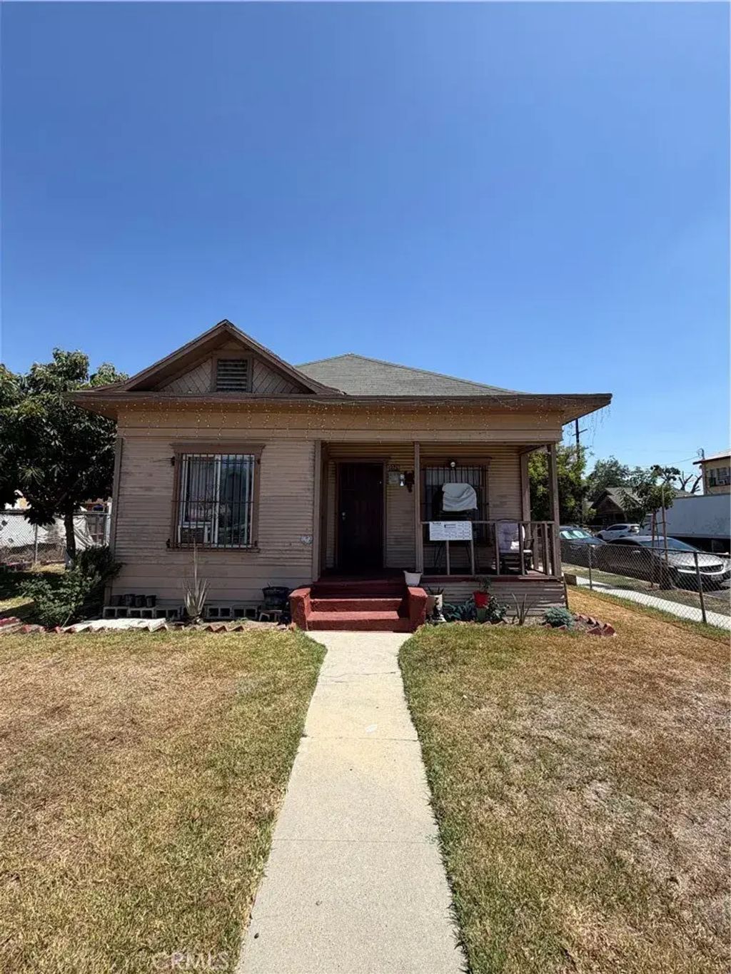 5526 Compton Avenue, Los Angeles