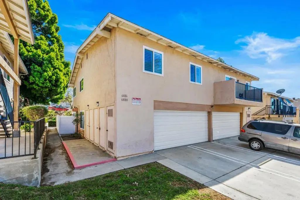 6886 Parkside Avenue, 