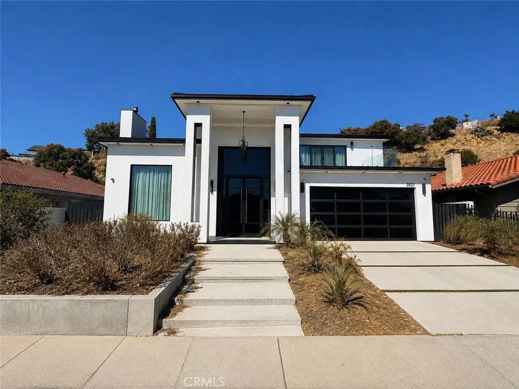 3032 Amigos Drive, Burbank