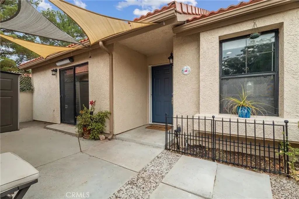26352 Rainbow Glen, Newhall