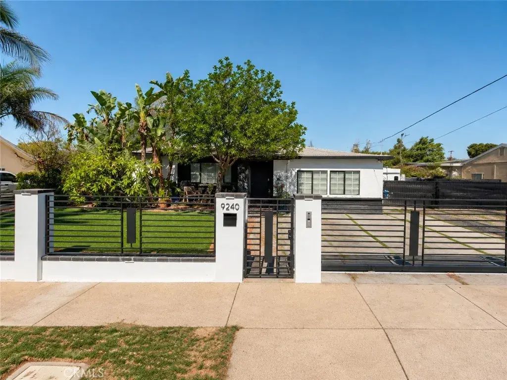 9240 Kewen, Los Angeles