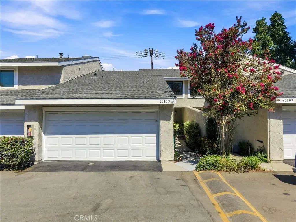 23109 Yvette, Valencia