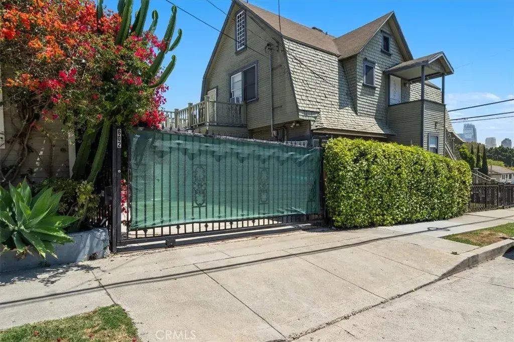 602 Douglas Street, Los Angeles