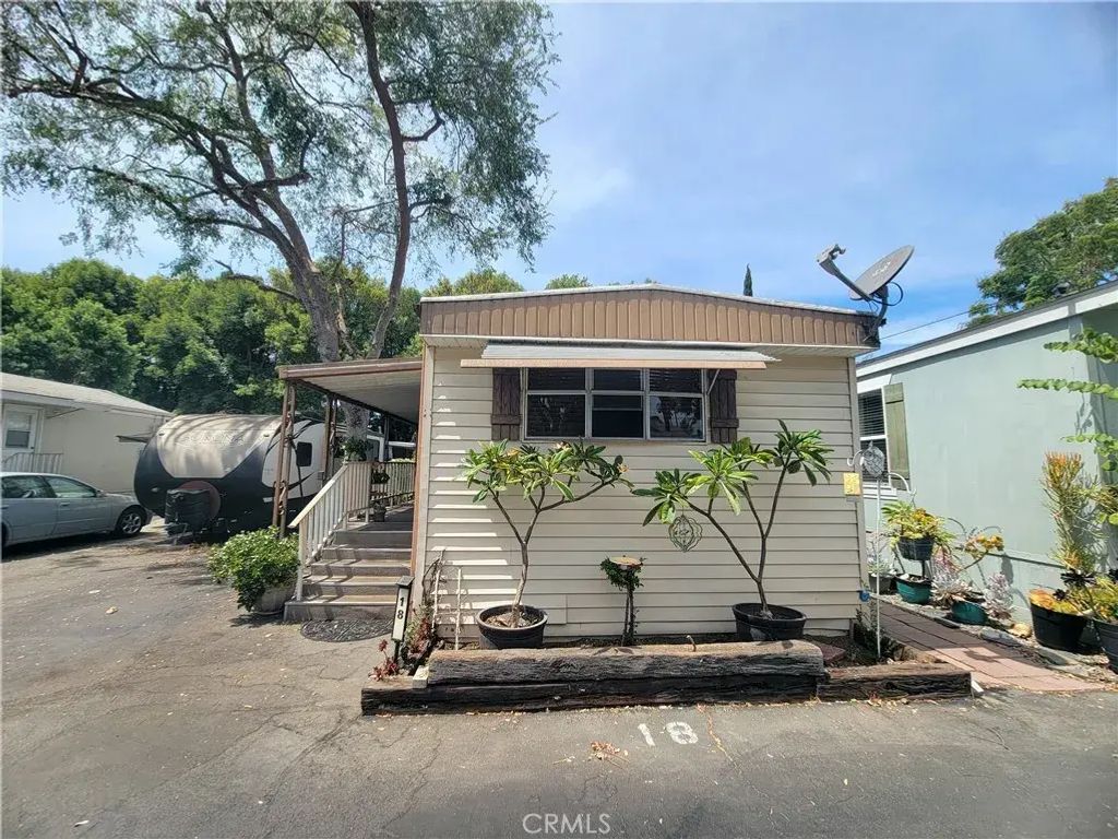 300 E Arbor St 18, Long Beach