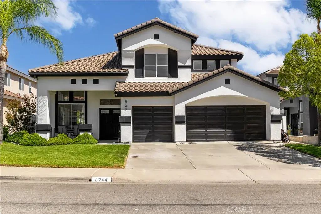 8744 Medford, Riverside