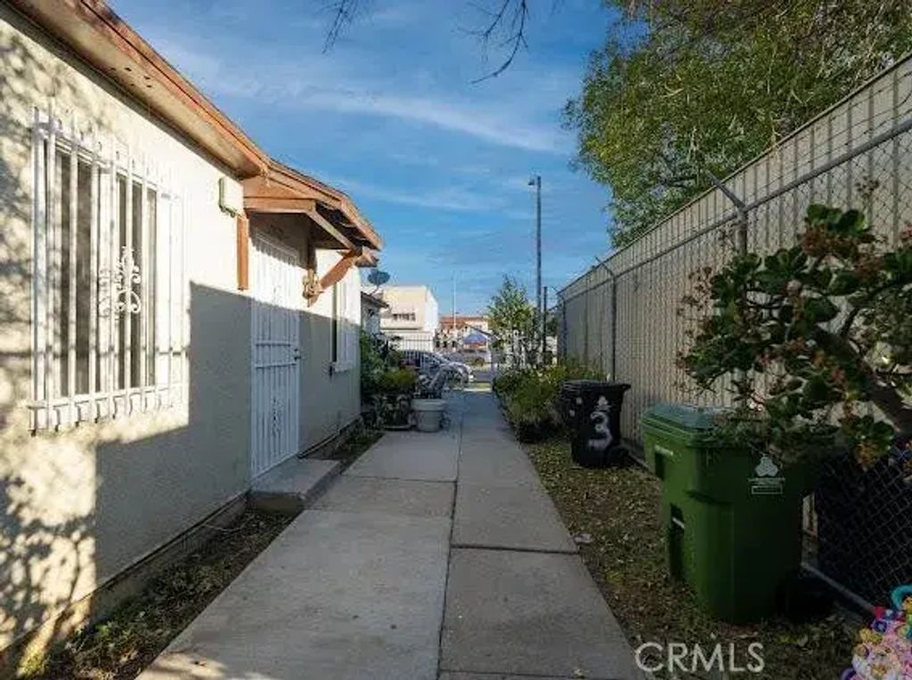 1930 W Manchester, Los Angeles