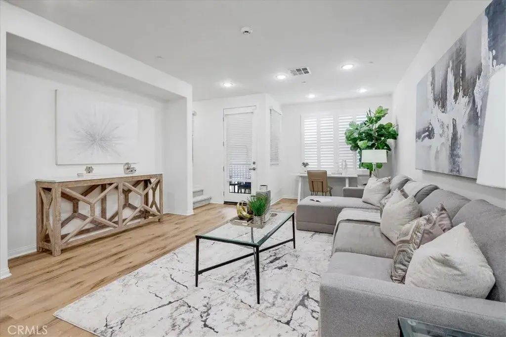 148 Capricorn, Irvine