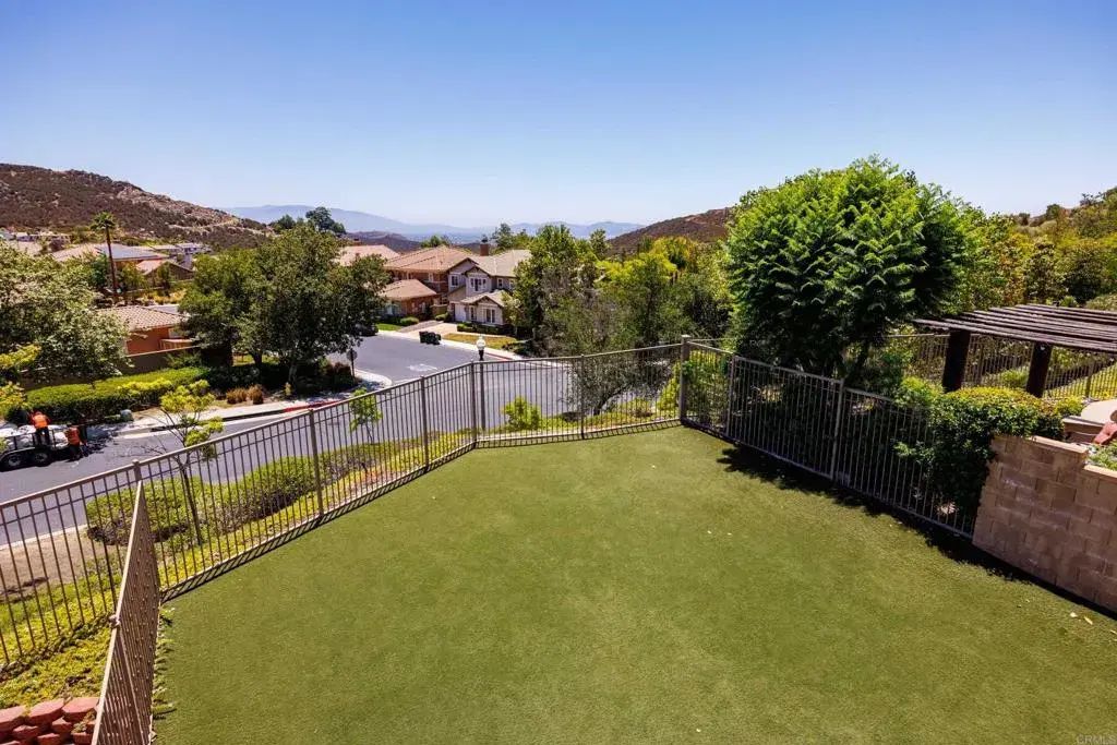 27002 Red Maple, Murrieta