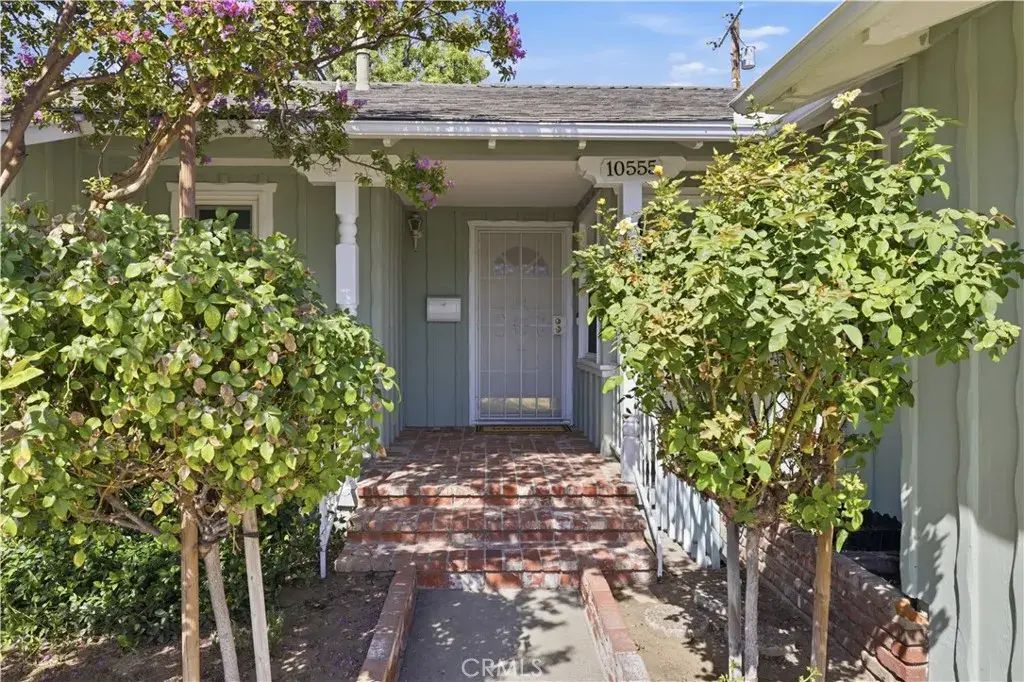 10555 Monogram Avenue, Granada Hills