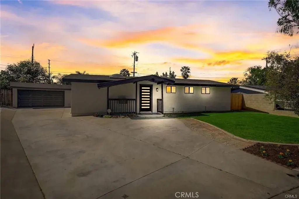 8845 Mentone, Riverside