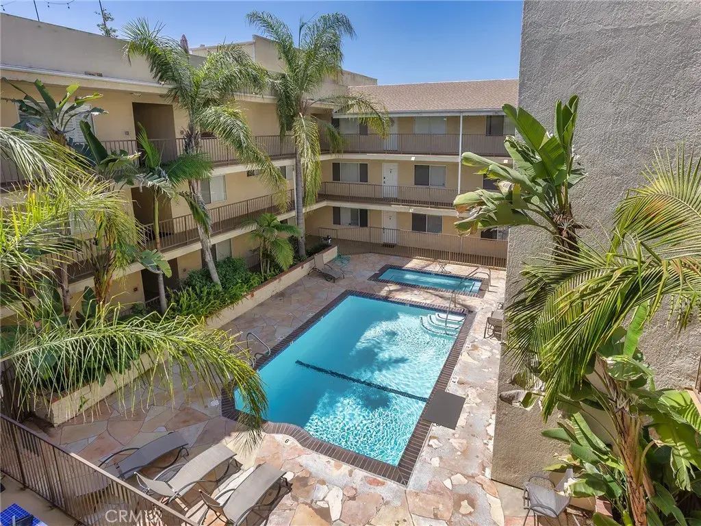 11044 Acama Street 302, Studio City