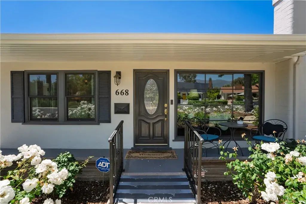 668 W 12th, Claremont