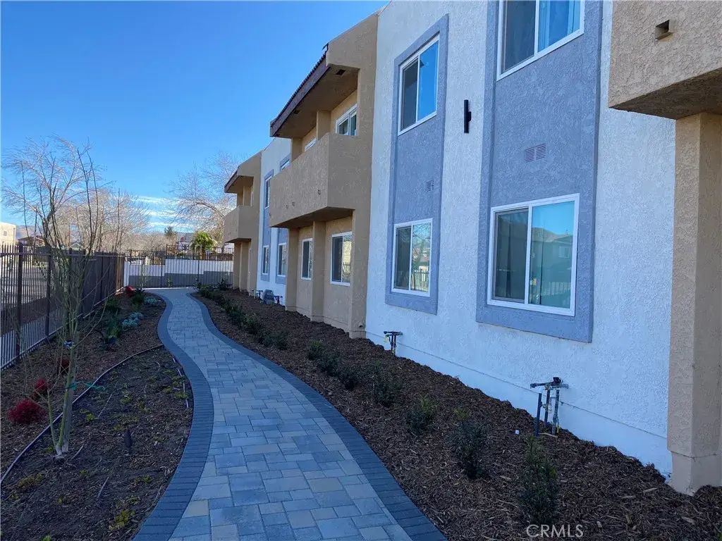 454 E Avenue Q3 6, Palmdale