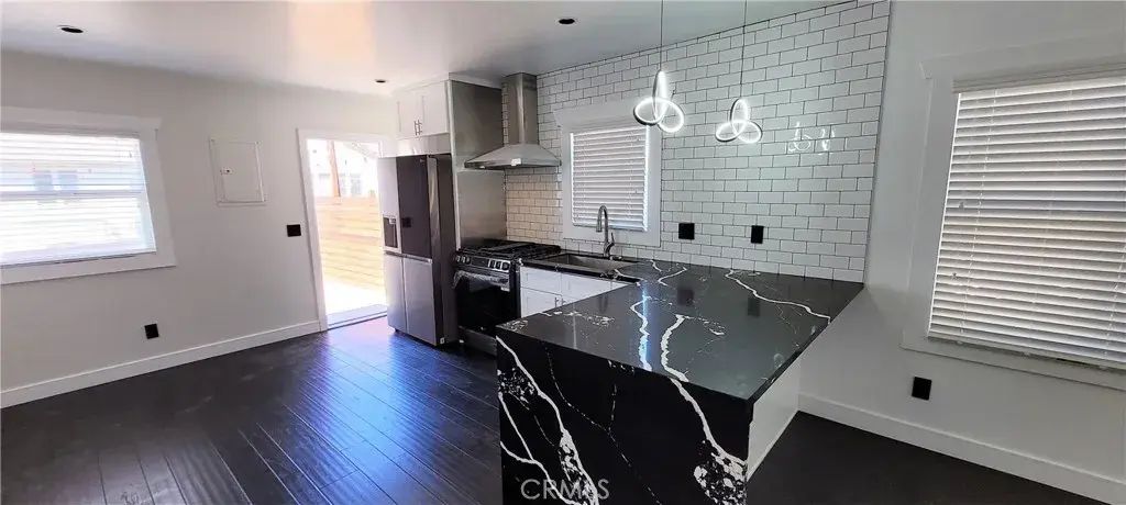 3217 Folsom Street, Los Angeles