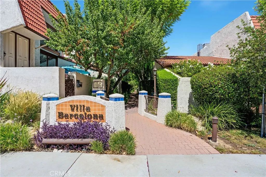 22269 Erwin, Woodland Hills