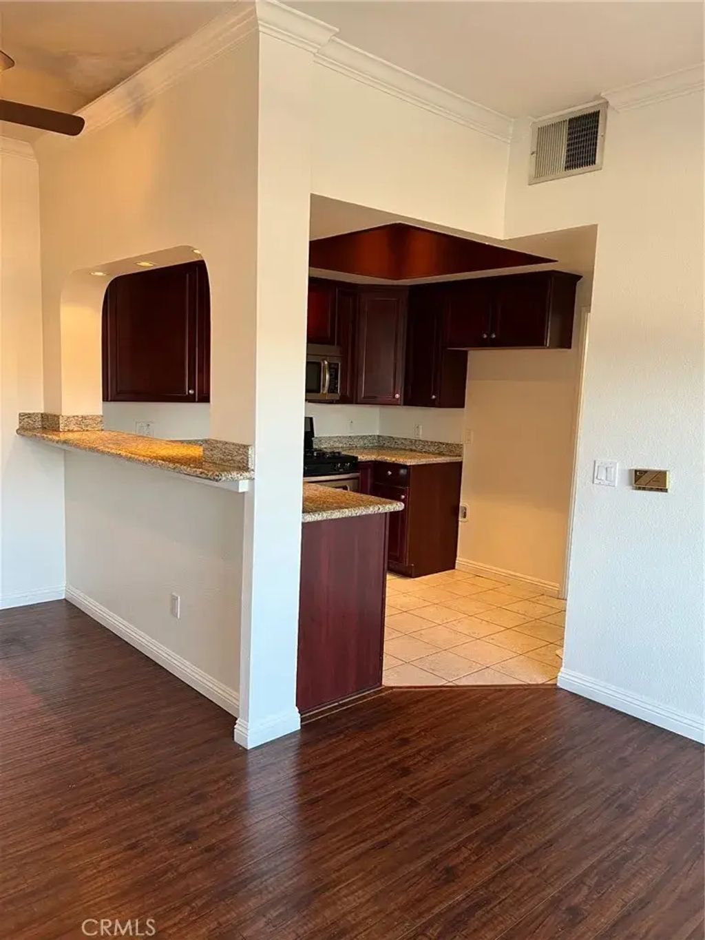 10943 Laurel Canyon C-20, San Fernando