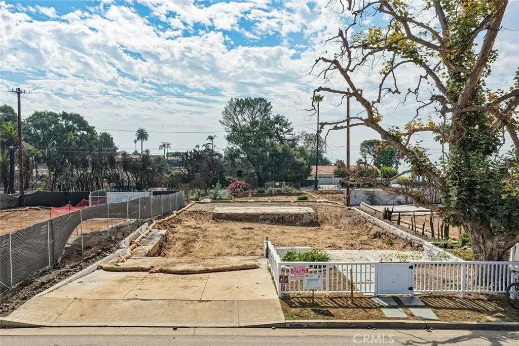 16860 Livorno, Pacific Palisades