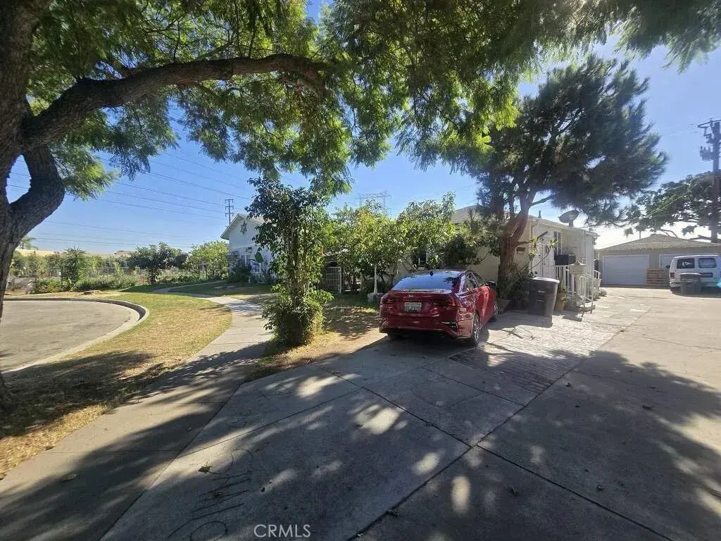 5746--5748 Rocket, Lakewood