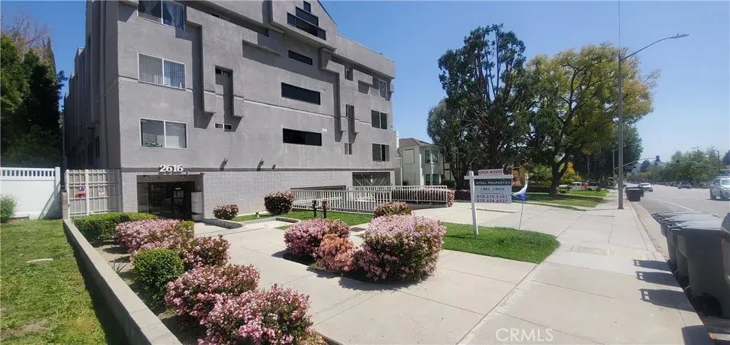2616 Canada 102, Glendale