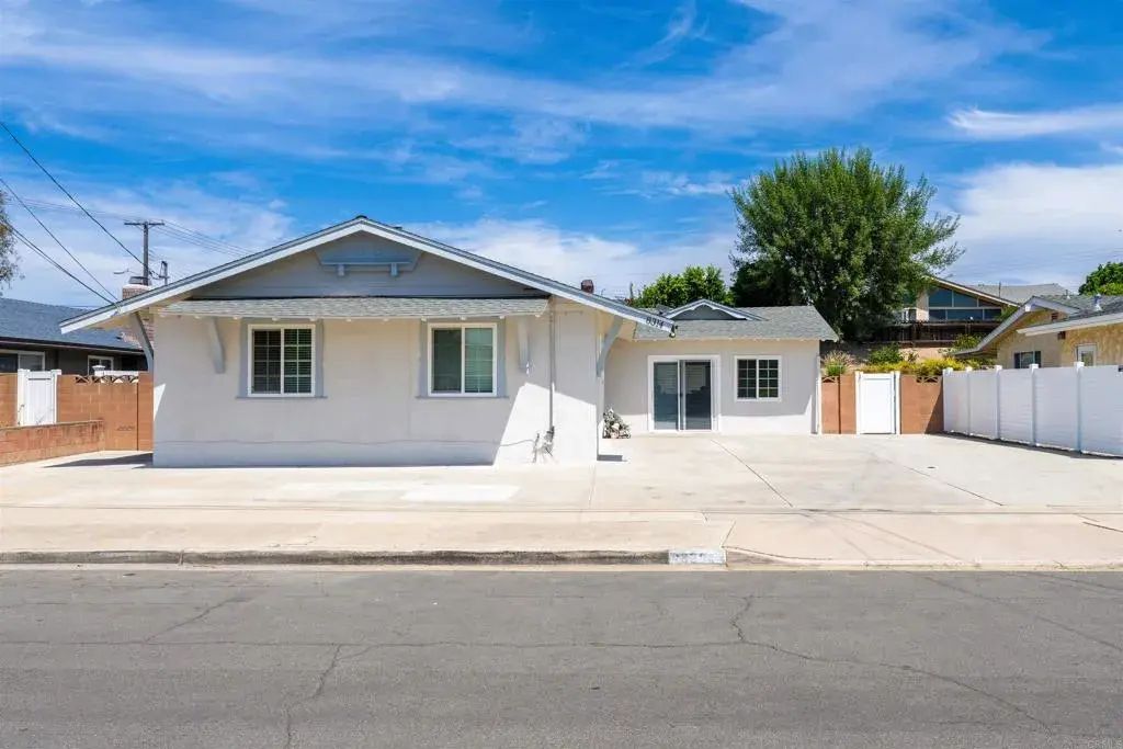 8314 Lake Gaby Avenue, 