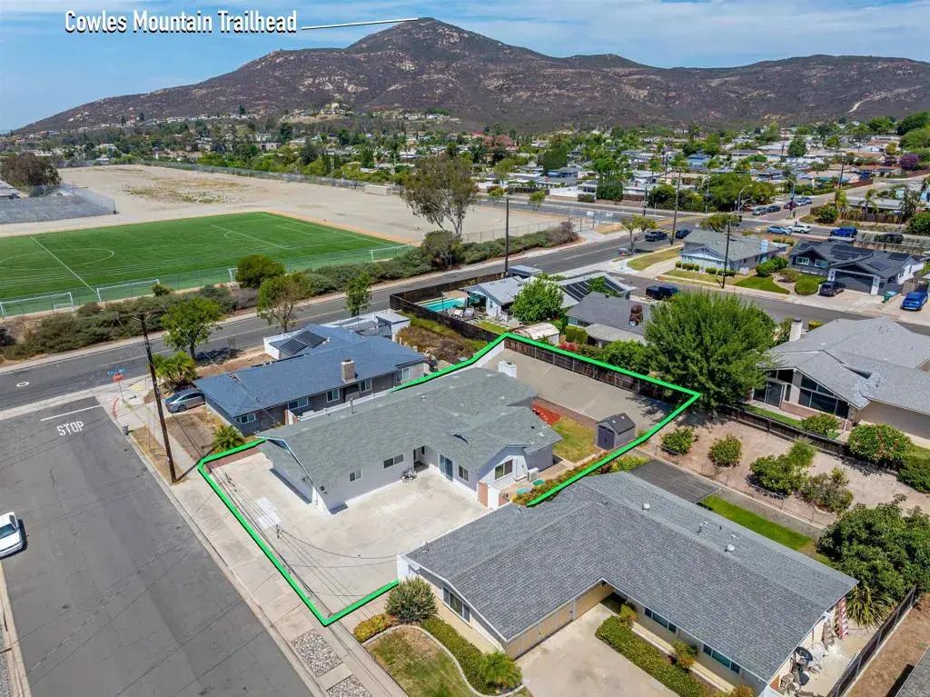 8314 Lake Gaby Avenue, 