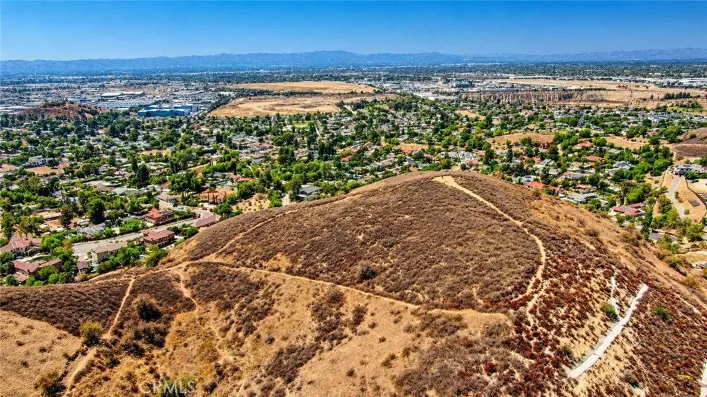 10600 Helen, Shadow Hills