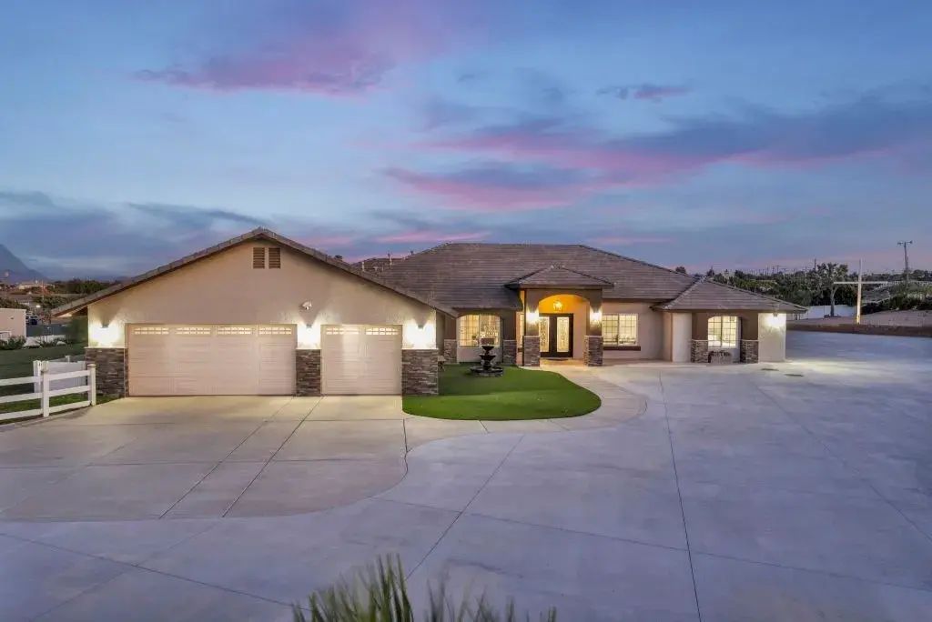 10525 Sage Street, Oak Hills