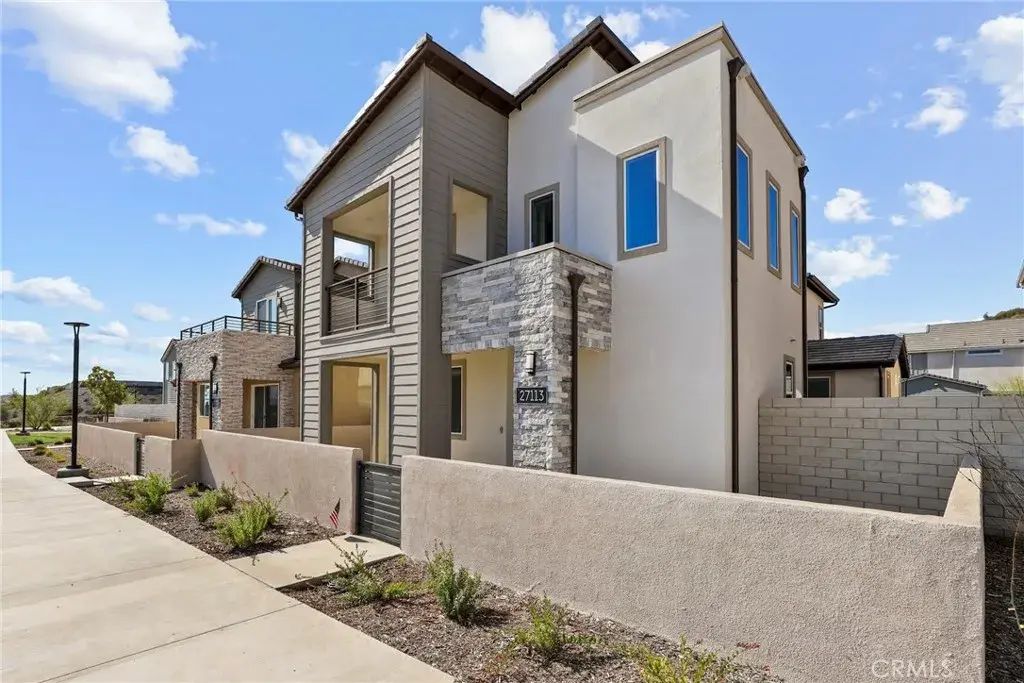 27113 Tamarack Lane, Valencia