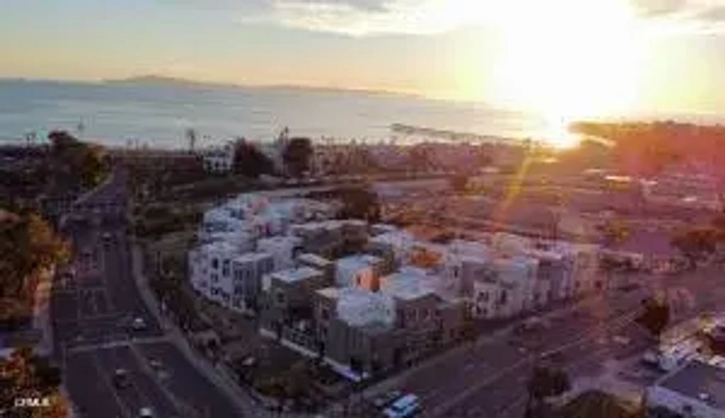 1260 E Thompson 102, Ventura