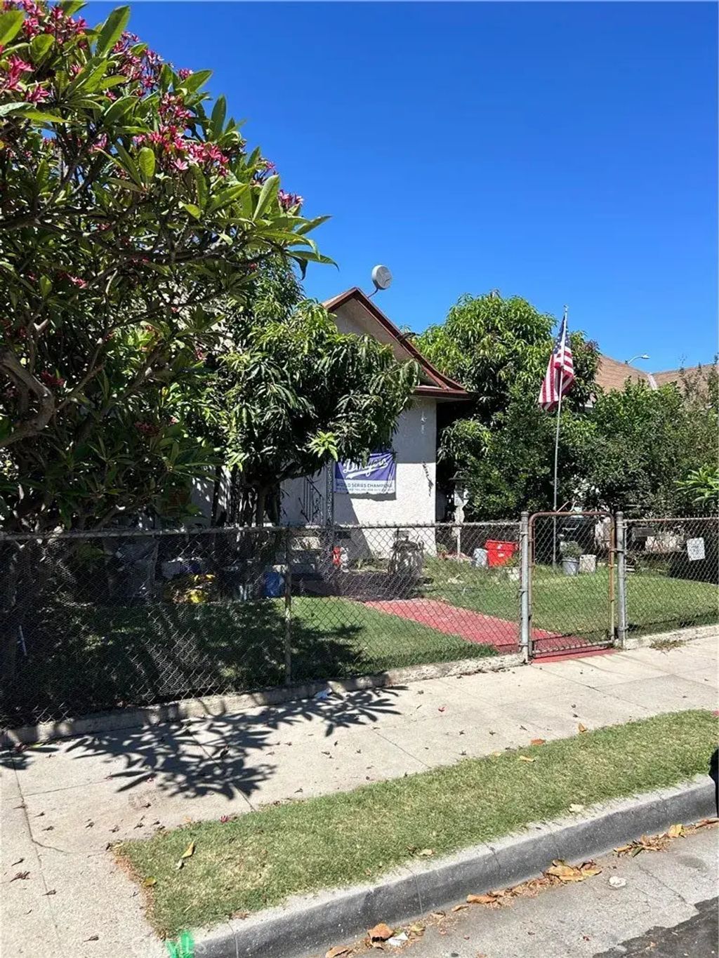 1155 Rolland Curtis, Los Angeles