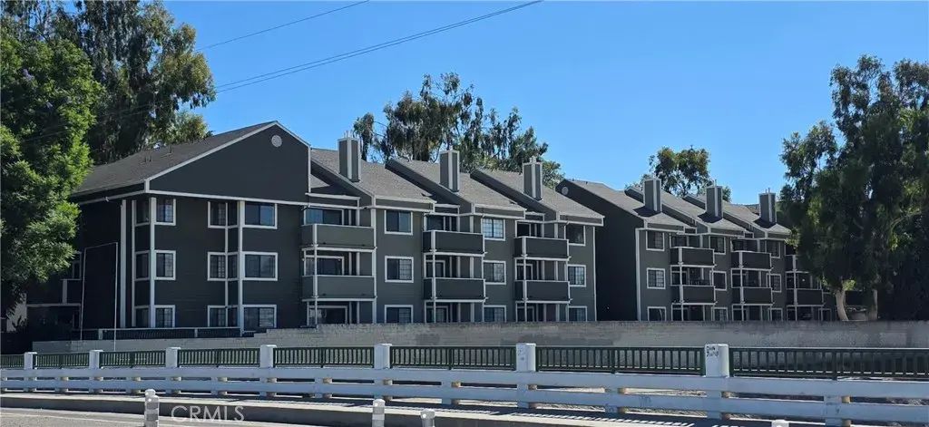 6545 Reseda, Reseda