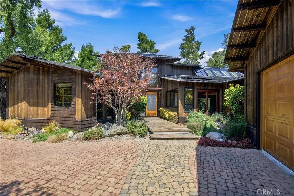 565 Chiswick Way, Cambria