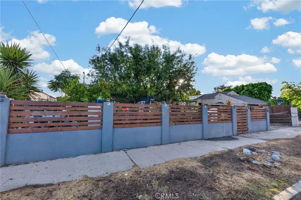 11081 De Garmo, Pacoima