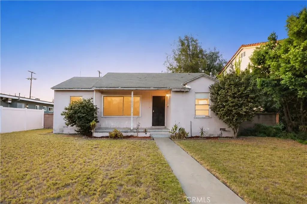 9008 Paramount Boulevard, Downey