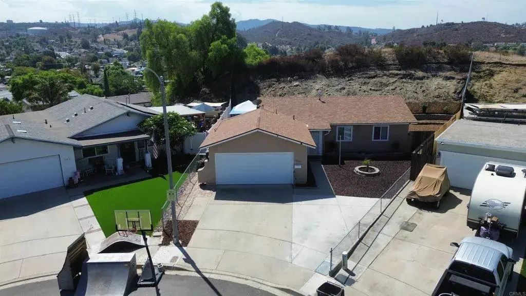 9909 Winchester Way, Lakeside