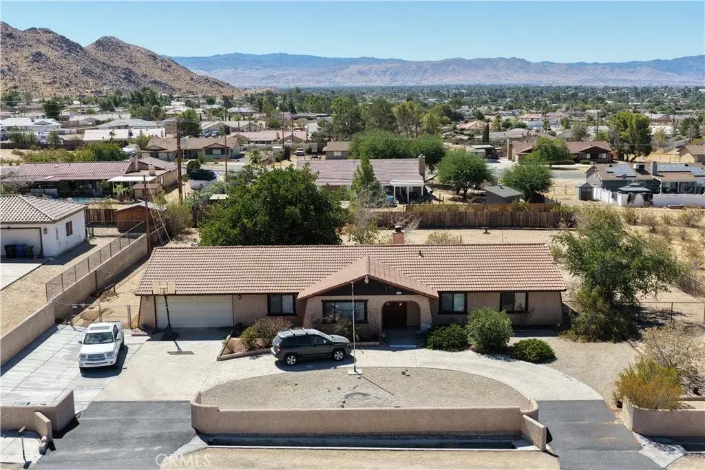 16325 Wintun Road, Apple Valley