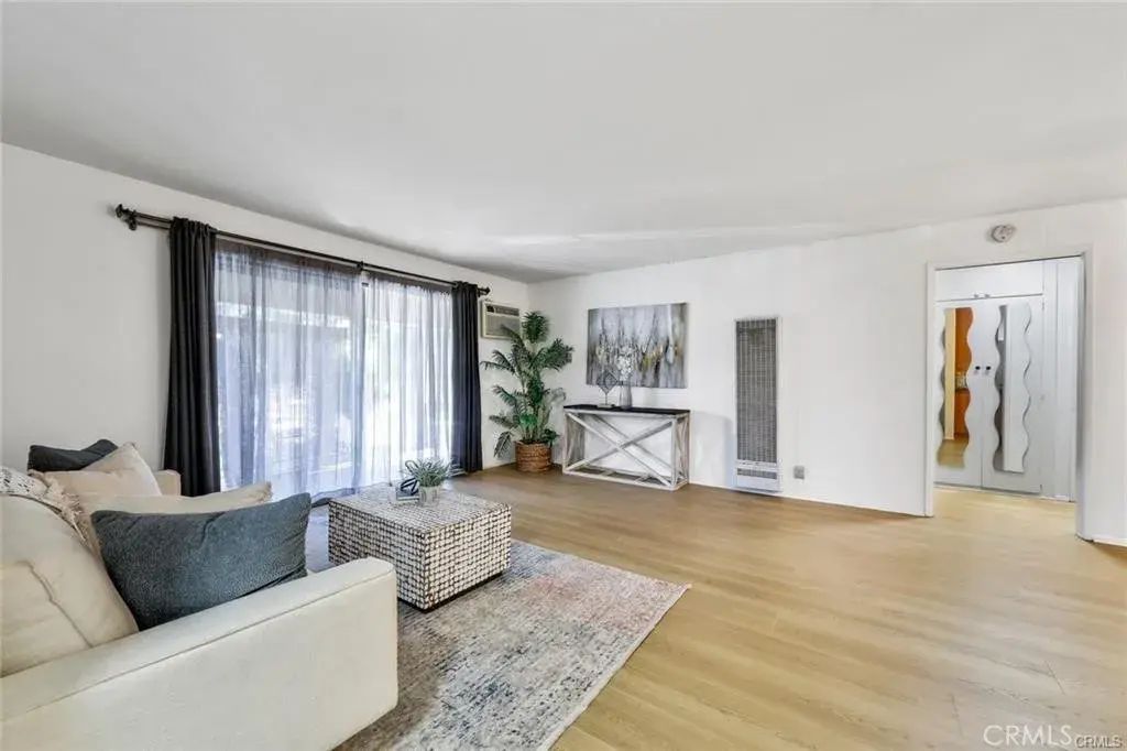 11138 Aqua Vista Street 9, Studio City