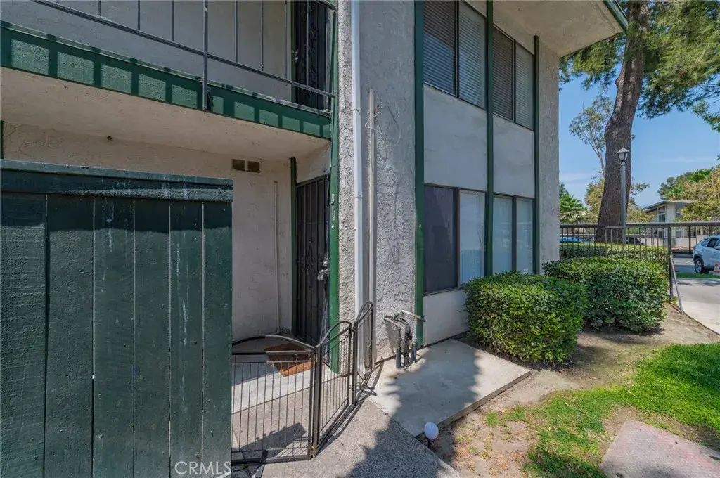 1735 E Washington Street B-11, Colton